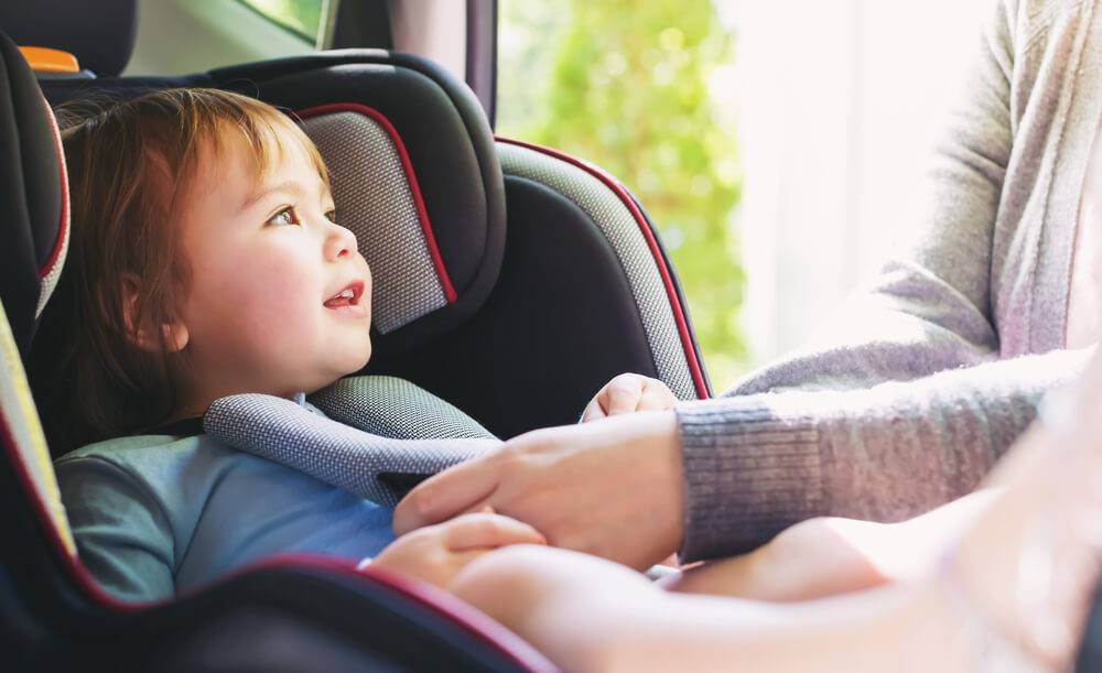 Bērna pārvadāšana automašīnā: Kā to darīt droši?