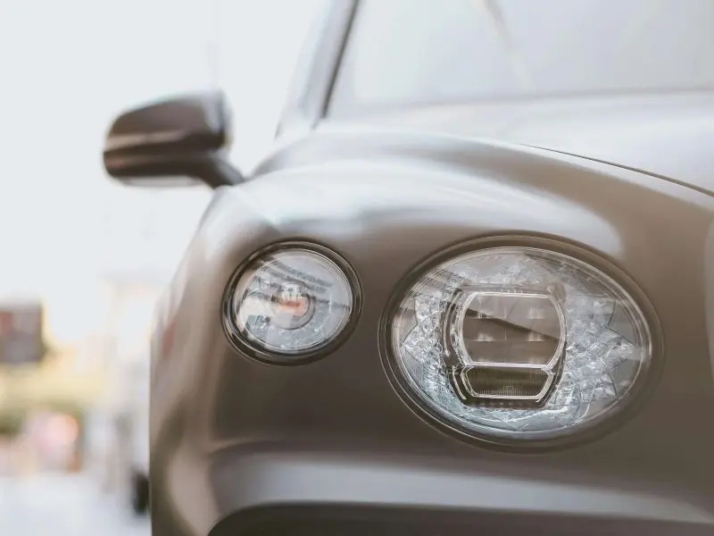 Vai Tavas automašīnas lukturi ir gatavi drošai braukšanai ziemā?