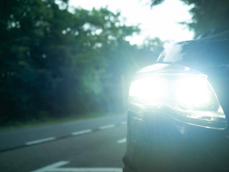 Auto gaismu lietošanas noteikumi Latvijā: kas jāzina katram autovadītājam?