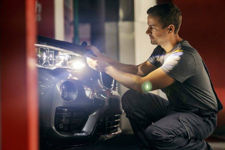 Kā pareizi noregulēt auto gaismas?