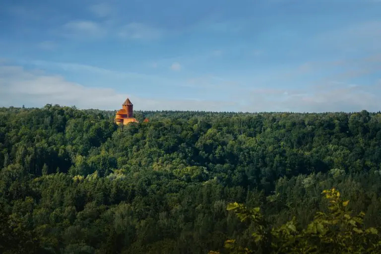 Kur braukt brīvdienās, lai izbaudītu Latvijas kultūru un vēsturi?