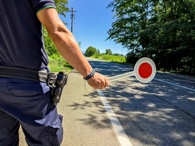 Policija uz ceļa